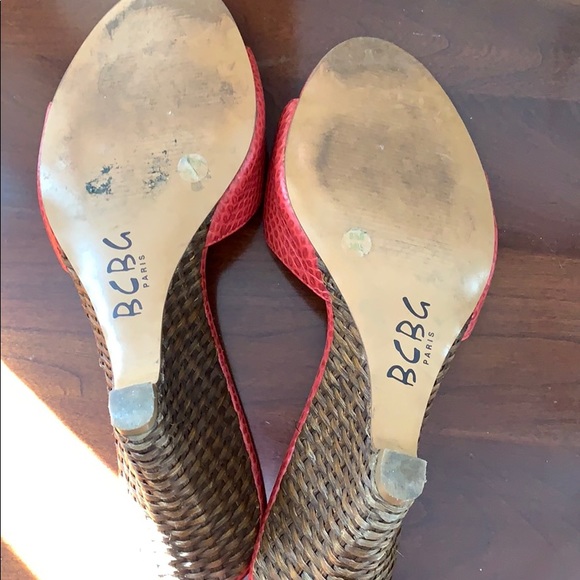 Red Crock print BCBG wicker slides - Picture 6 of 7